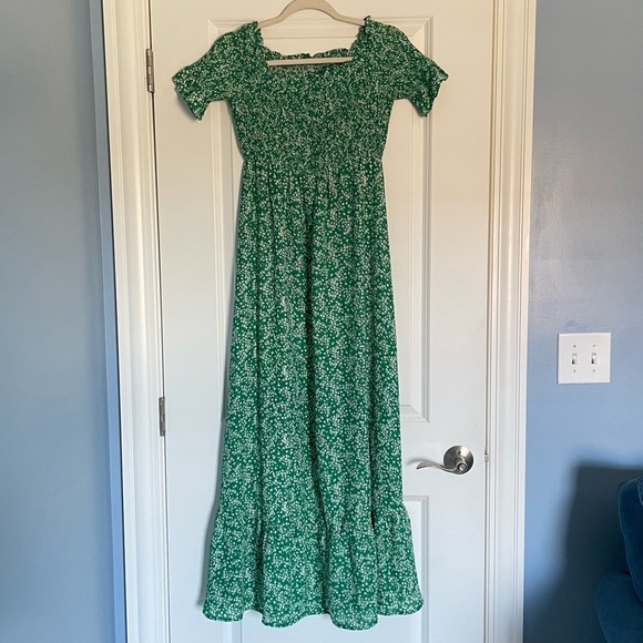 Lulus smocked floral maxi Dress green white 35447 - Picture 2 of 13